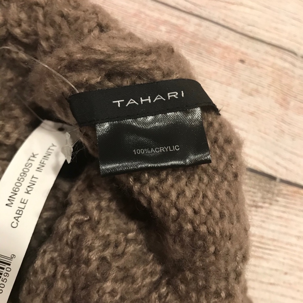 NWT Tahari Cable Knit Infinity Scarf In Taupe - Picture 5 of 6